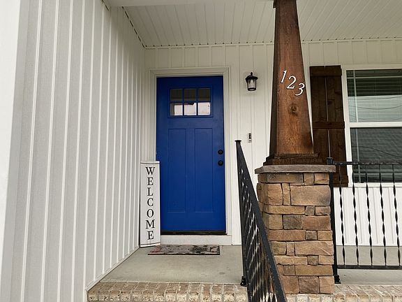 3rd image of 123 Blue Grass Dr