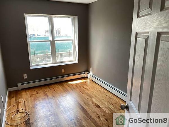 3rd image of 1037 McBride St APT 3