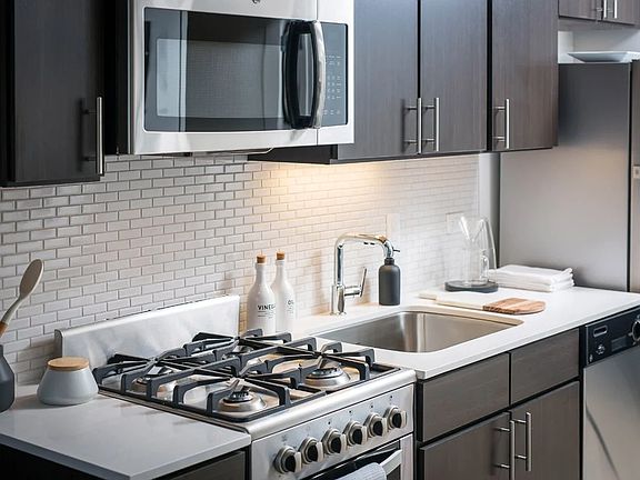2nd image of 750 N Wells St #1201