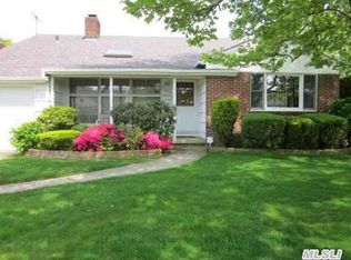 1109 Laux Pl, Bellmore, NY 11710