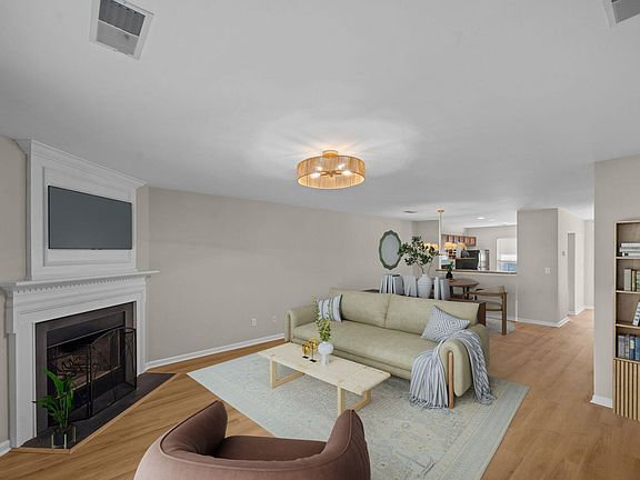 3rd image of 1004 Marsh Grass Way Unit B