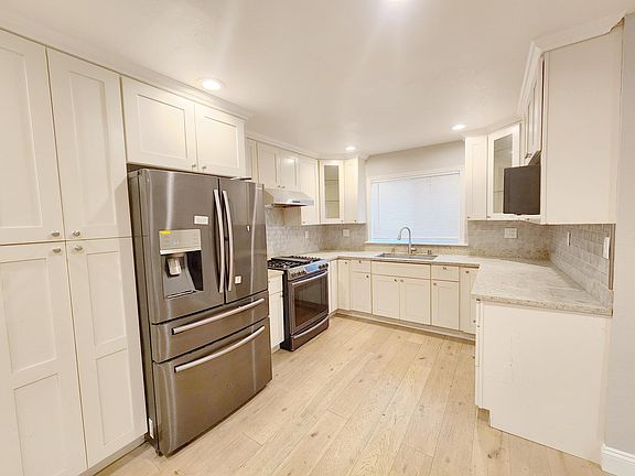 4th image of 4948 Capistrano Ave