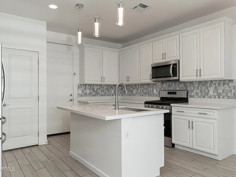 6018 W Hartford Ct — Photo 10