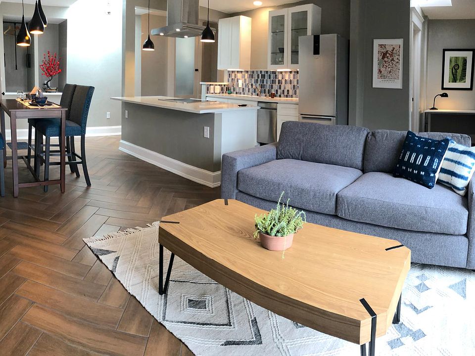 This 750 square foot guest suite is newly remodeled with 1 bedroom, 1 1/2 bath which can sleep up to 4 people. It has its own separate, private entrance from the main house where we live.