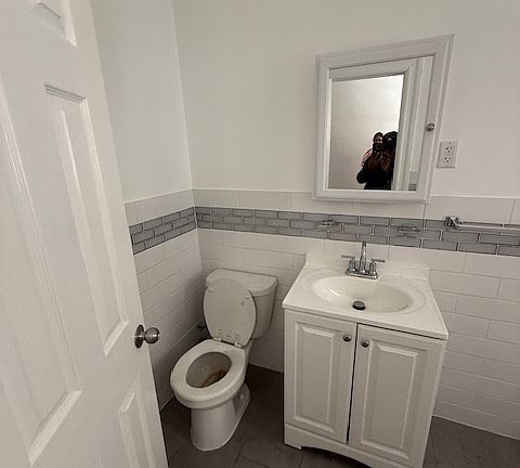 4th image of 118-53 Metropolitan Ave Unit Kew