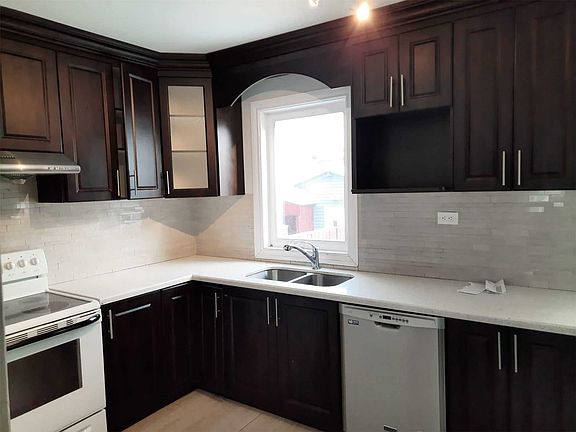 4th image of 239 Dunraven Dr