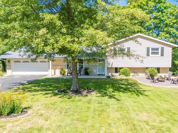 428 Northern Oaks Dr, Groveland, IL 61535