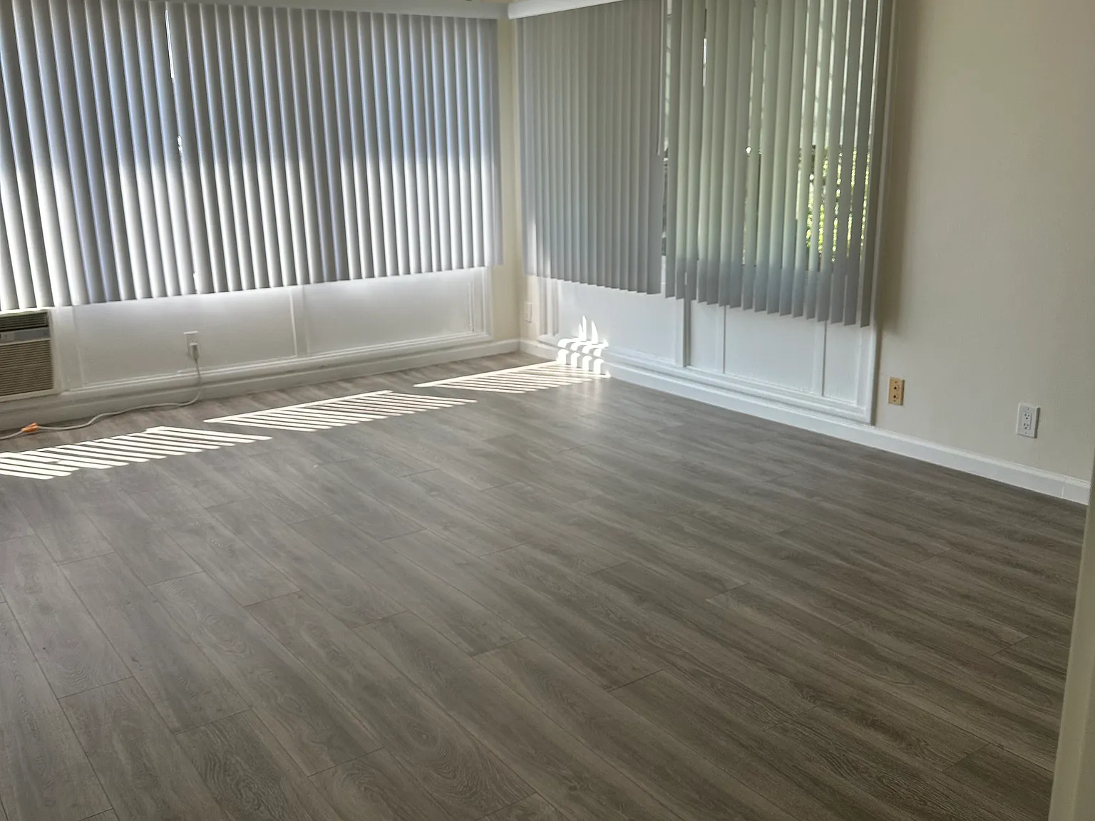 1220 Larrabee St — Photo 1