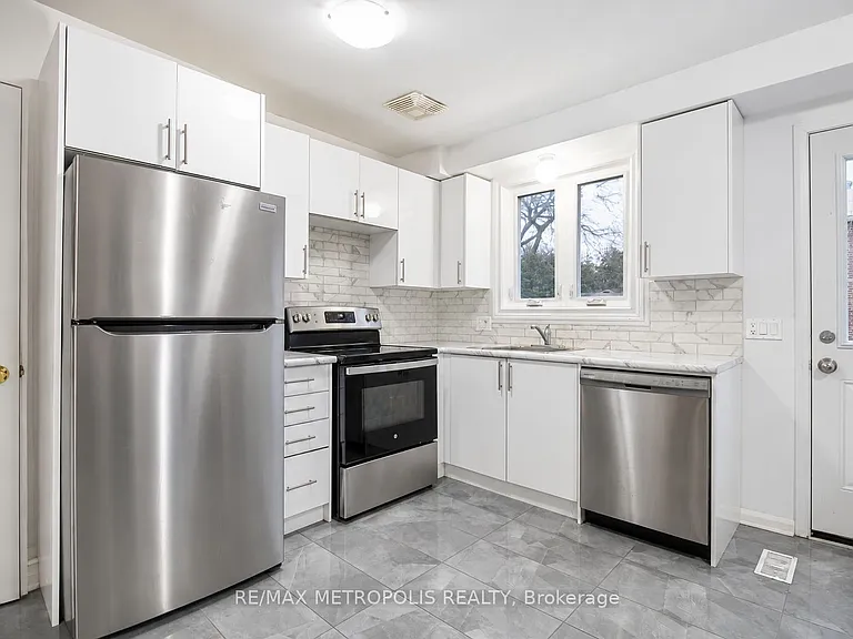 1098 Cedar St — Photo 6