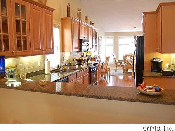 5th image of 6071 Bay Hill Cir