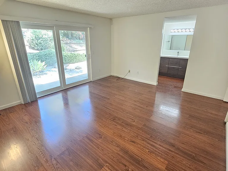 20727 Horace St — Photo 18