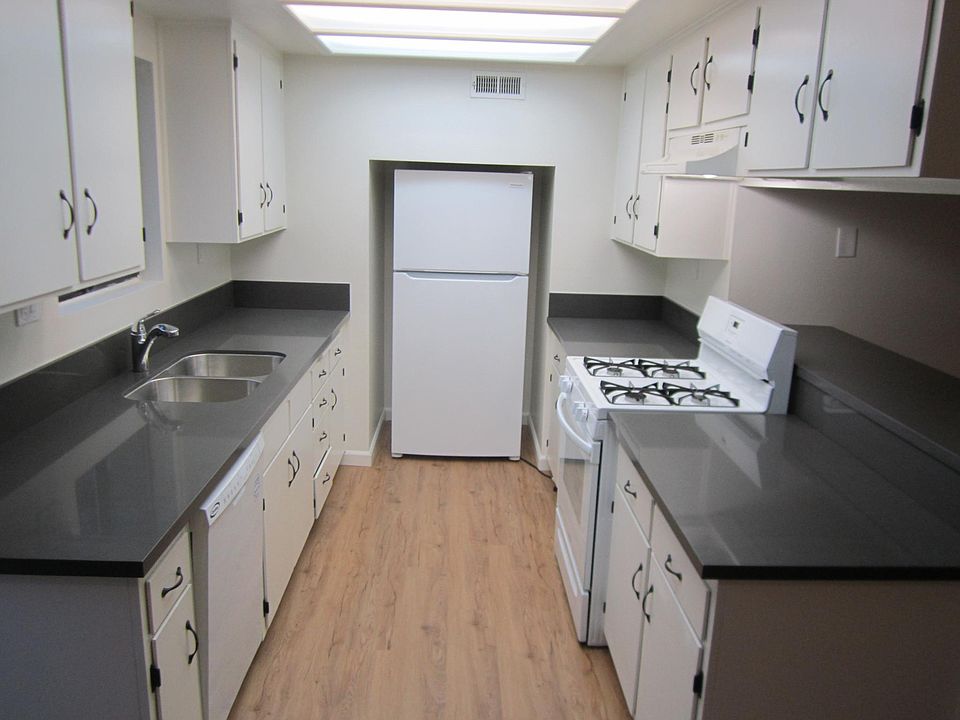1st image of 417 N Curryer St #7