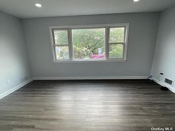 5th image of 63 Wood Ave