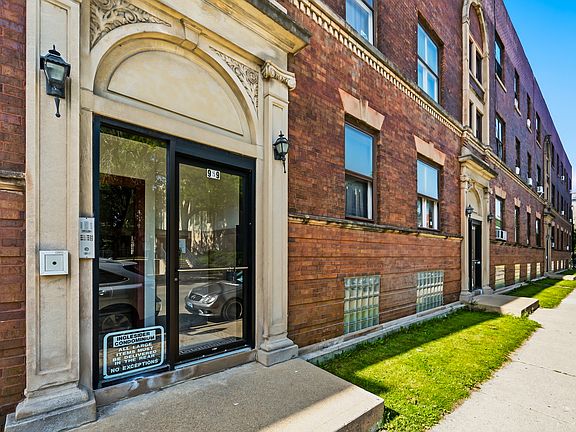 2nd image of 959 E 61st St #1