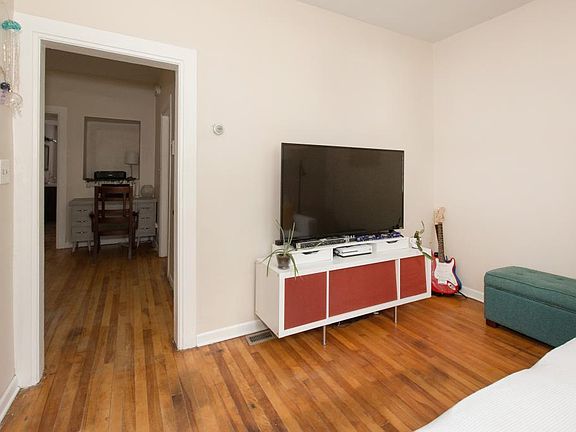 5th image of 194 Morton St E