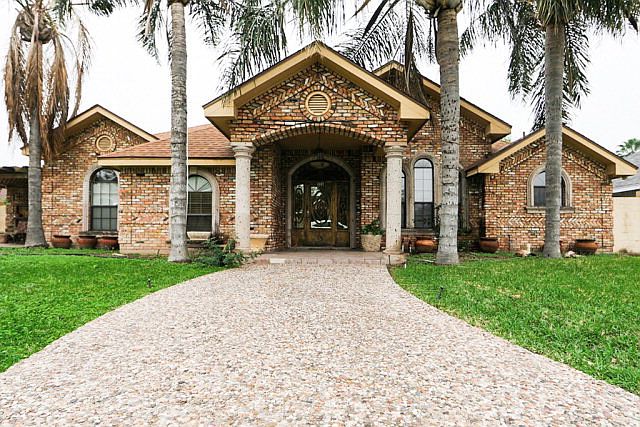 1st image of 807 E Tulipan St