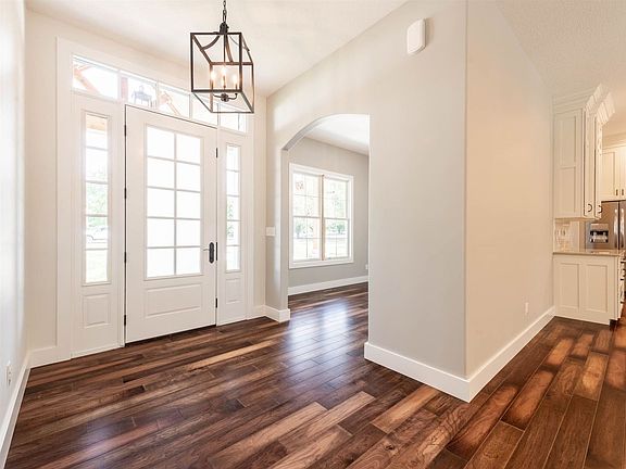 4th image of 704 S Romans Ct