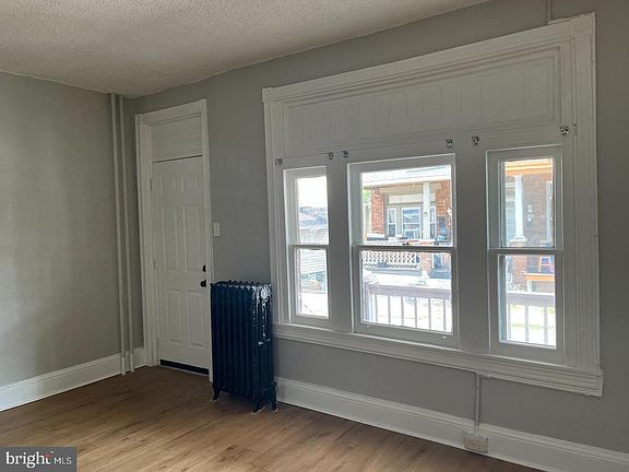 5th image of 134 Wayne Ave