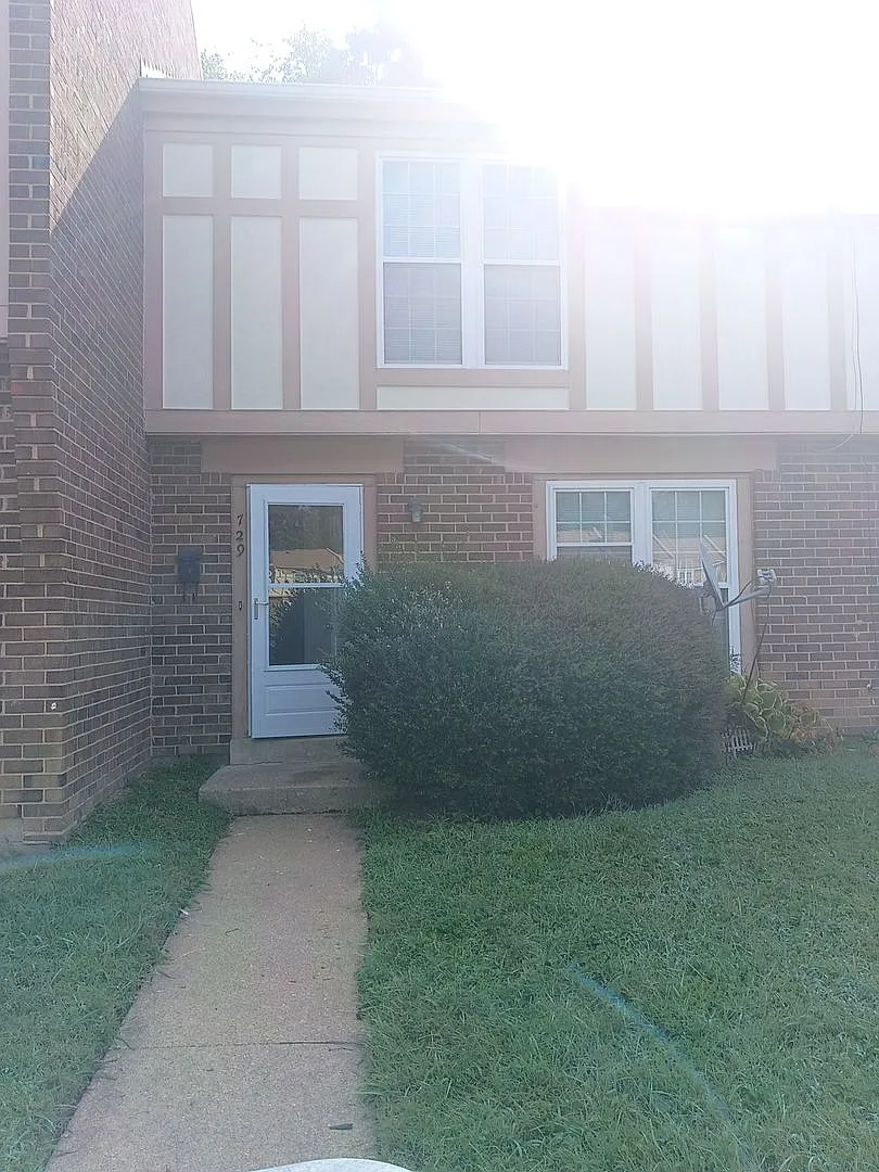 Vivian Hall — Photo 1