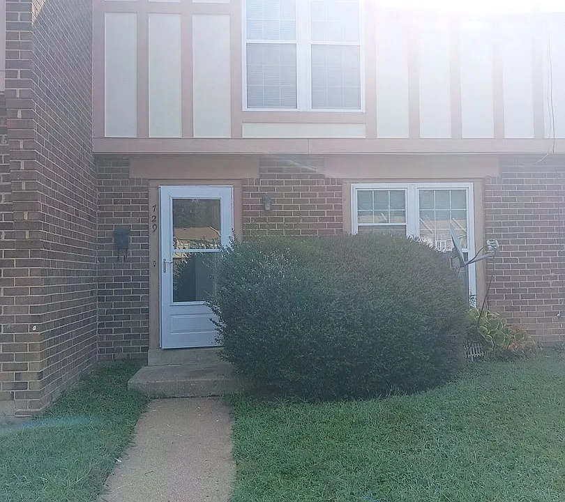 729 Pleasant St