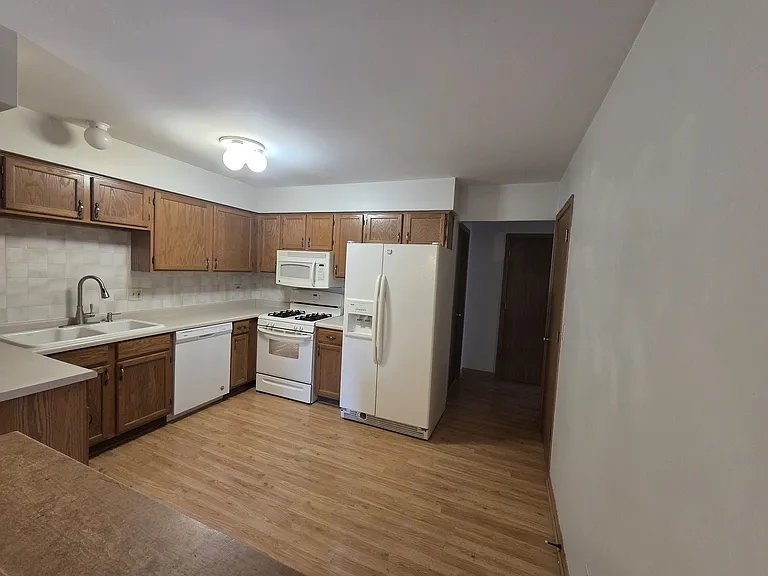 1485 Exeter Ln — Photo 5