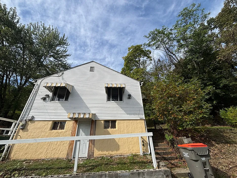 1813 West Ave