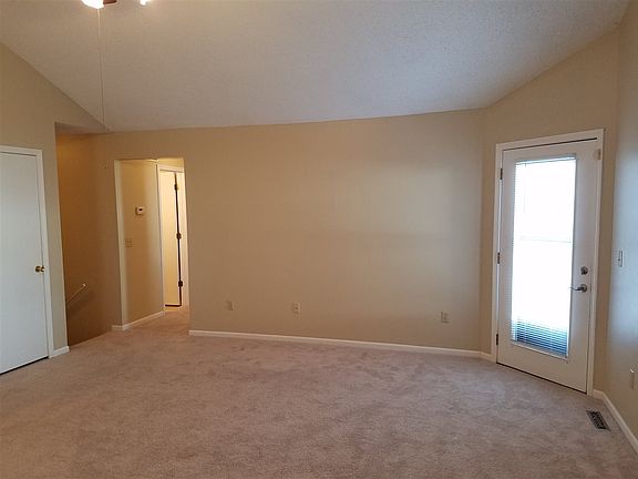 2nd image of 3304 Abbey Cir
