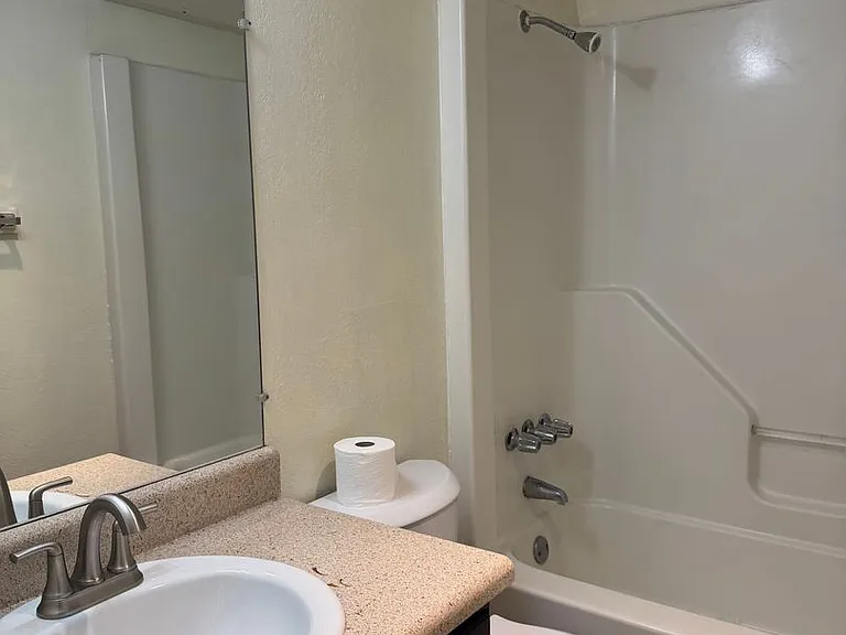 805 SE 4th St #108 — Photo 15