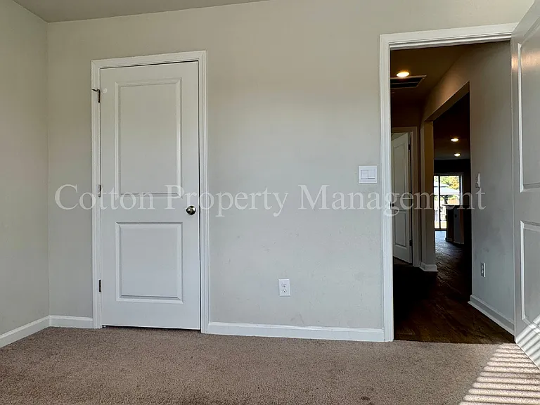 1114 Forest Glen Dr NE — Photo 12