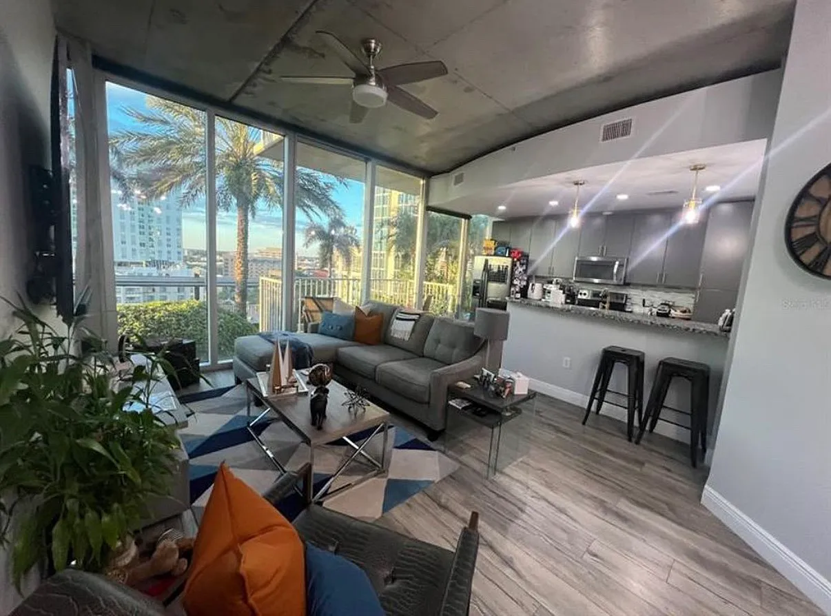 1 bed, 772 sqft, $2,450 — Photo 4