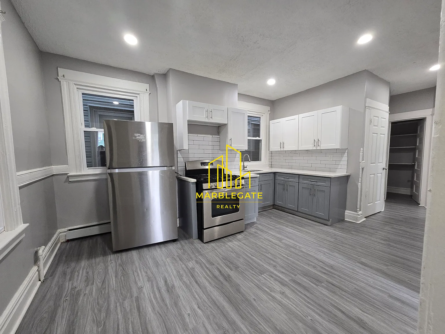 3 bed, 1050 sqft, $2,100 — Photo 1