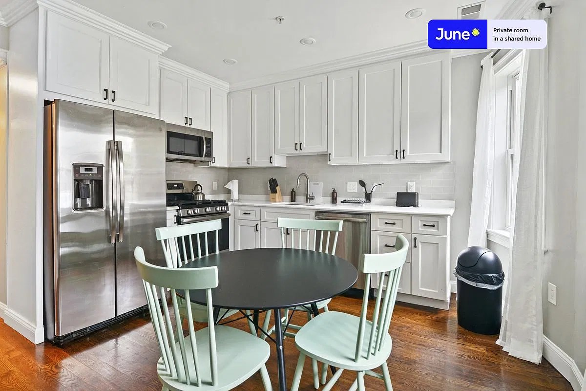 490 Washington St — Photo 4