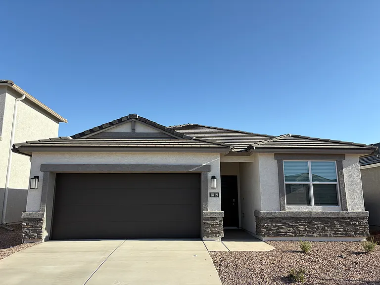 1819 W Starfire Ave — Photo 1