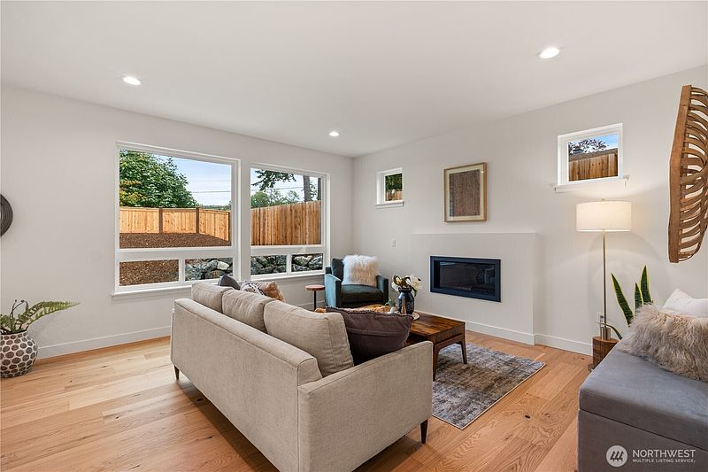5th image of 1126 Whidbey Street