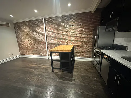 Rented by Avenues Real Estate | media 11