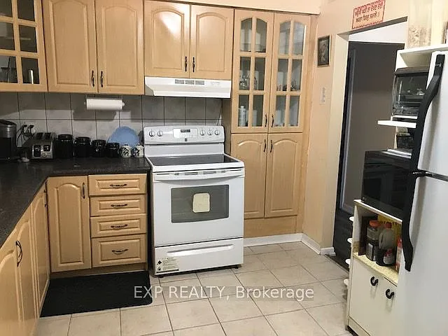 46 Autumn Blvd — Photo 5