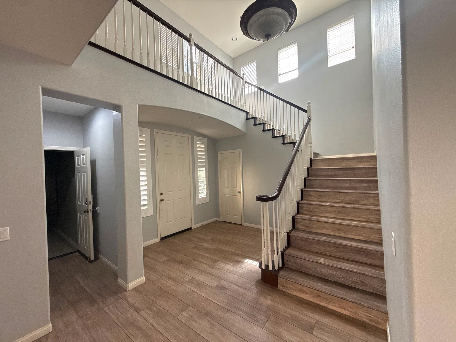 5 bed, 2492 sqft, $5,699 — Photo 3