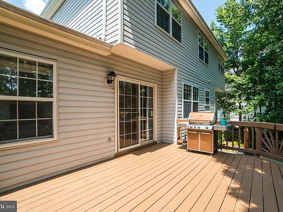Deck entrance off family room/kitchen