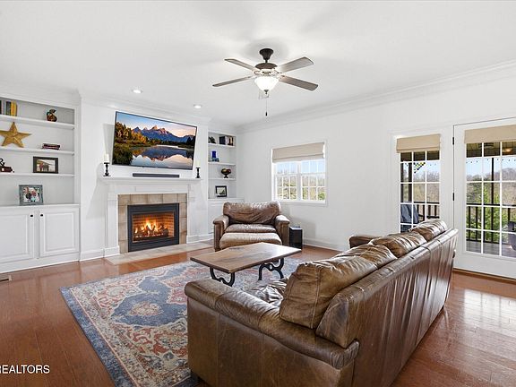 3rd image of 8447 Shoregate Ln