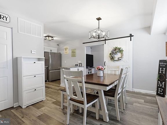 2nd image of 22 Fitzwatertown Rd Unit C7