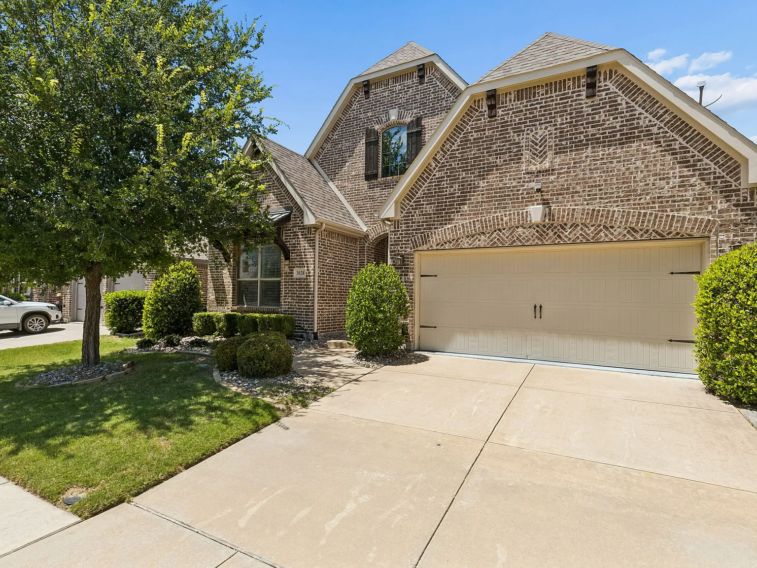 4 bed, 3278 sqft, $3,195 — Photo 2
