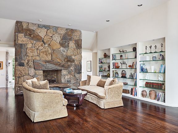 5th image of 7 Glen Oak Ct
