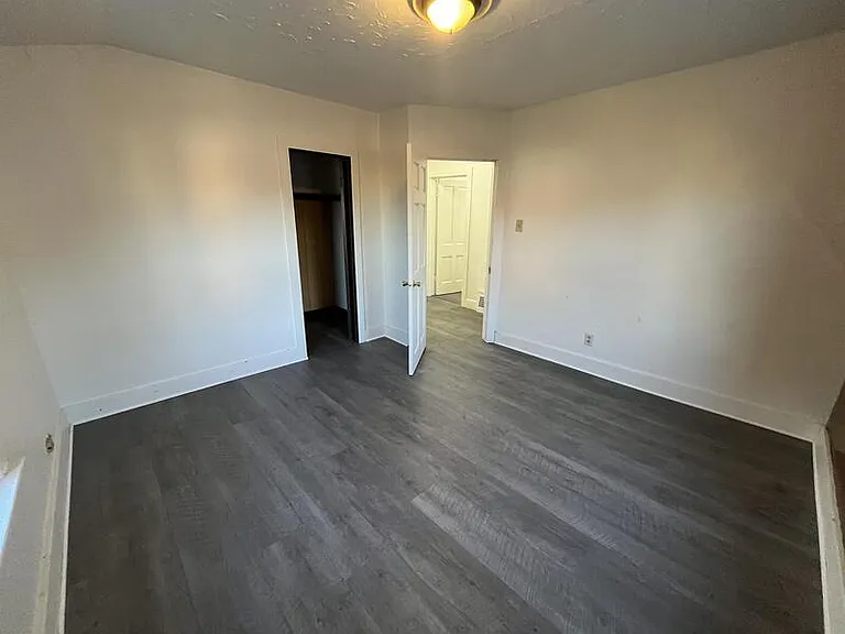922-924 Erie Ave #924 — Photo 6