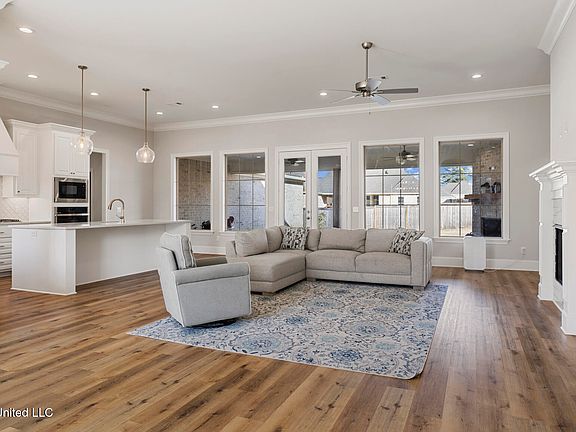 4th image of 261 Kingswood Pl