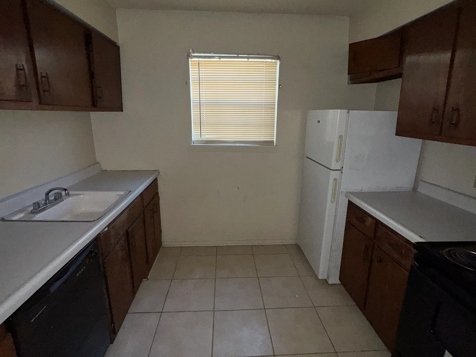 680 Sharp Ln — Photo 2
