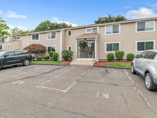 38 Saint Kolbe Dr APT D, Holyoke, MA 01040