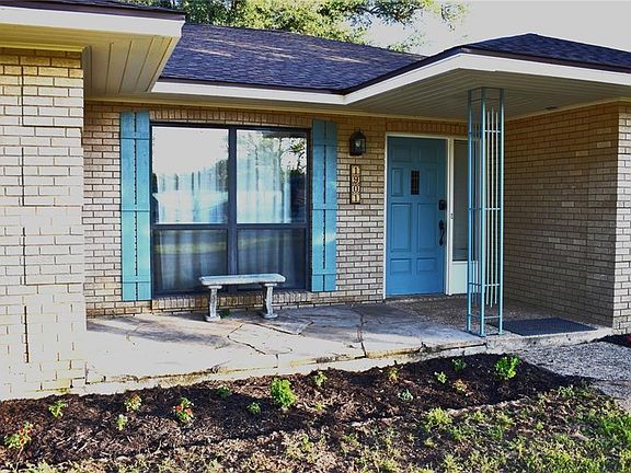 3rd image of 1901 Mistletoe Ln