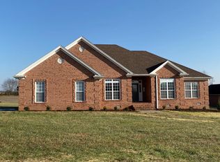 180 Farmhill Dr, Hopkinsville, KY 42240