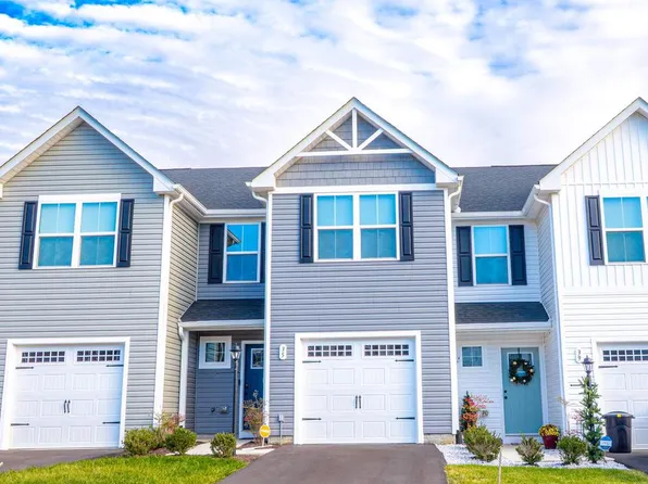 35 Calais Pl, Hedgesville, WV 25427