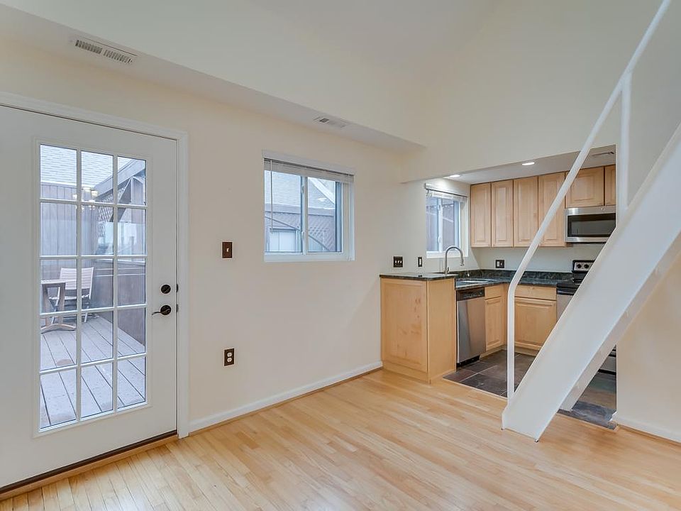 Main floor - Dining room/Kitchen